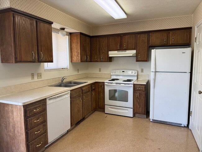 Building Photo - Beautiful Kaysville townhouse