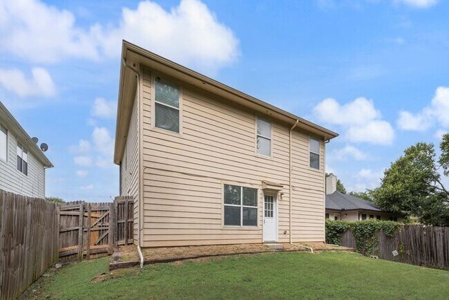 Building Photo - Newly updated home ready for move in