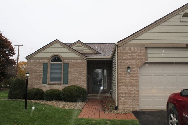 Building Photo - Available Now!- 2 Bedroom Condo In Davison