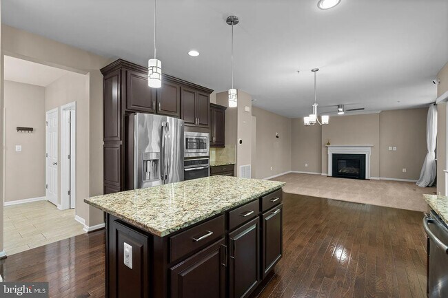 Building Photo - 920 St Martins Loop
