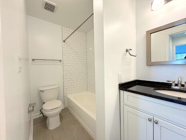 Building Photo - Stunning Top-Floor Penthouse Condo – Loaded with Luxury Upgrades!