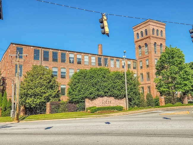 Building Photo - 400 Mills Ave