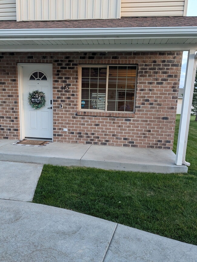 Building Photo - 175 Robison Dr
