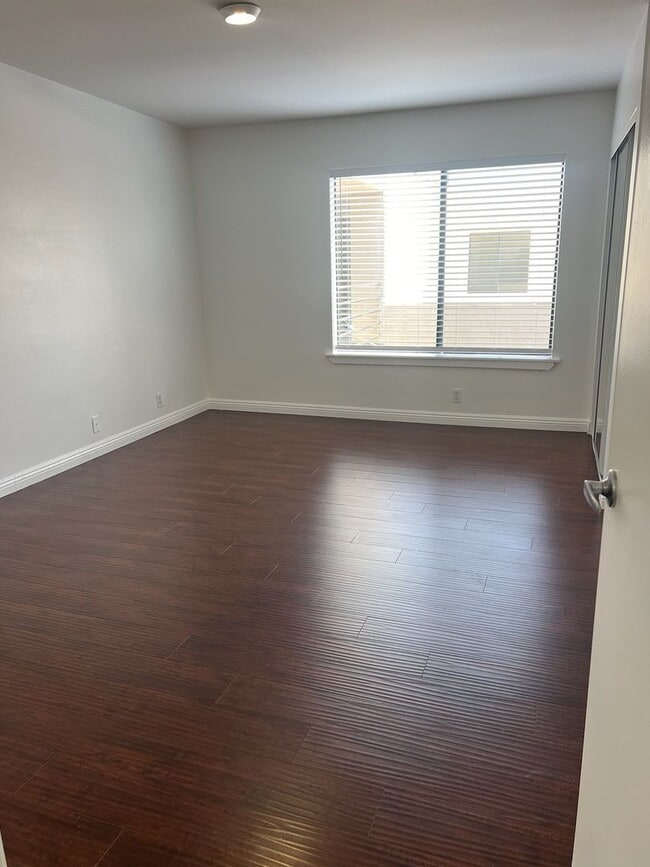 Building Photo - $3850 / 3br - Condo 3 beds 2 baths (West LA)