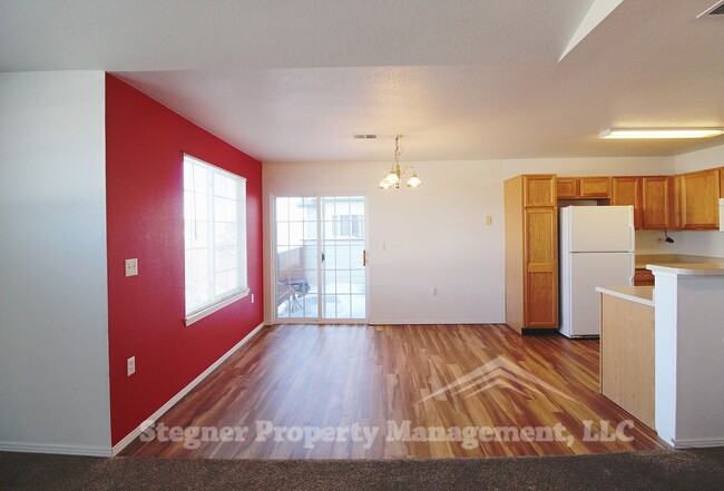 Building Photo - Wonderful Condo w/Garage