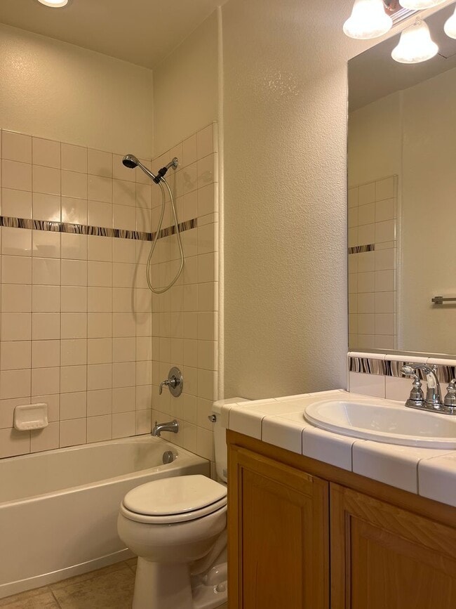 Building Photo - Bright Corner 3BD/3BA Townhome Near BART & Great Mall!