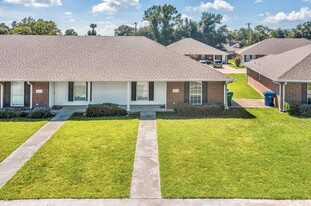 Building Photo - 109 Center Cir