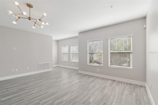 Building Photo - 4921 W Paul Ave