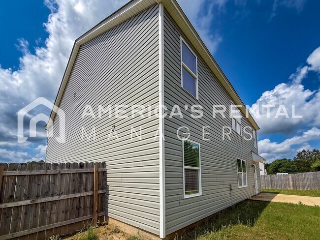 Building Photo - Move-in Special! Beautiful 5 Bed, 2 Bath h...