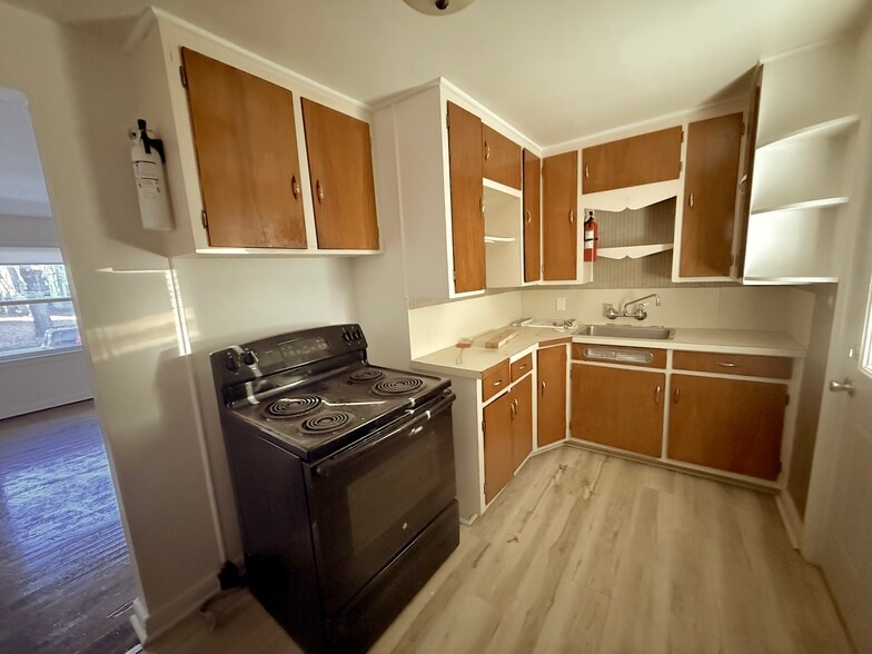 kitchen (fridge in the corner behind camera) - 443 N Prospect St