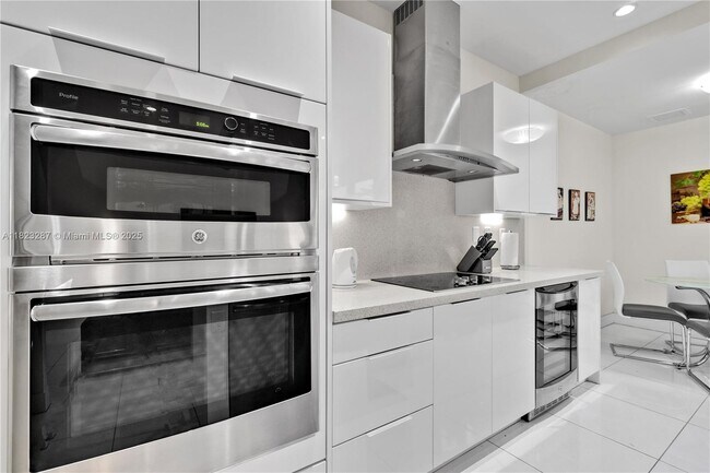 Building Photo - 10334 NW 66th St