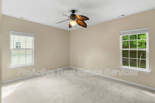 Building Photo - 729 Creekwood Dr