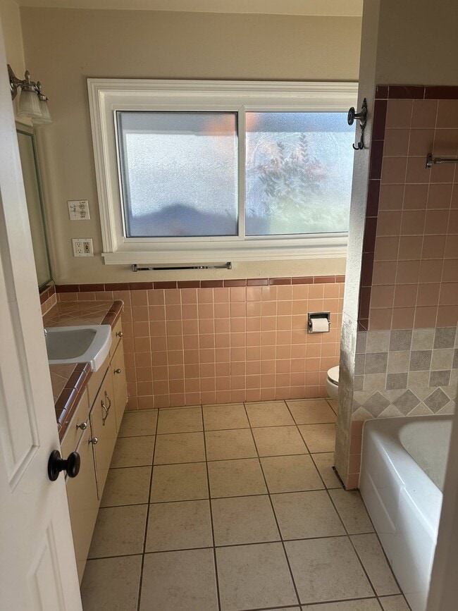 Building Photo - 2608 Cumberland Rd