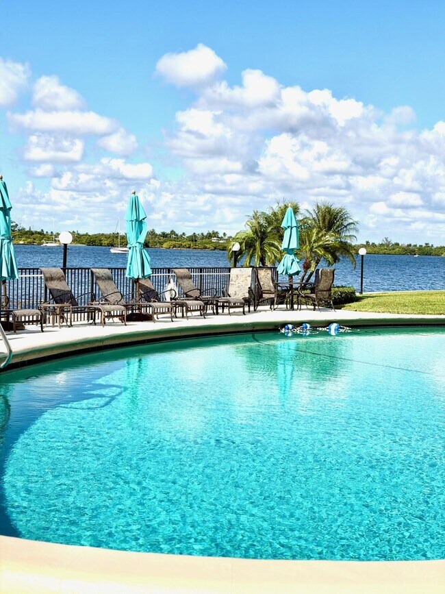 Building Photo - 2840 S Ocean Blvd