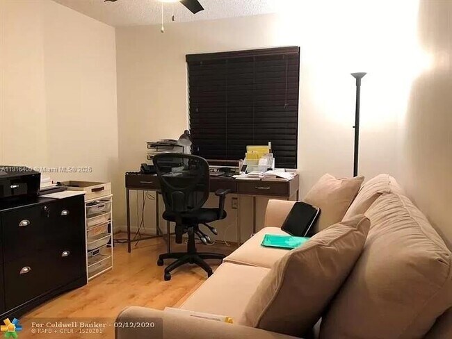 Building Photo - 1556 N 15th Terrace