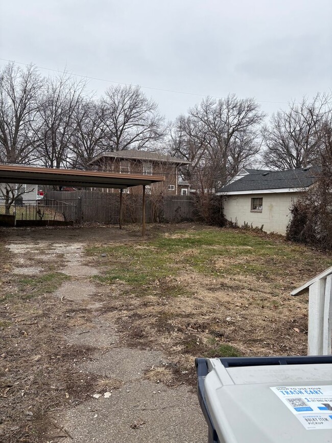 Building Photo - Two bedroom house! BLUE DISTRICT! KANSAS C...