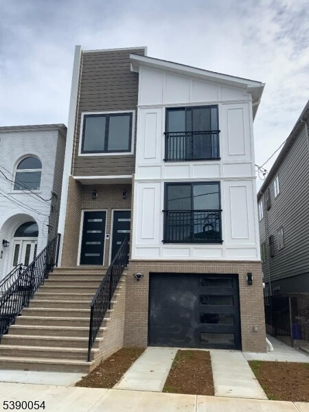 Building Photo - 68 Main St