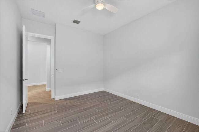 Building Photo - 9901 Regency Wy