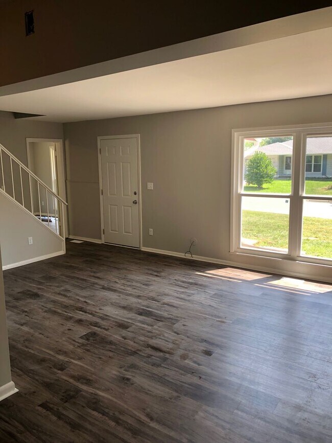Building Photo - 5 BD/2.5 BA home, NEW RENOVATION!