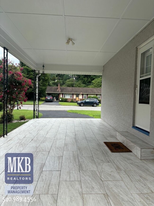 Building Photo - 3158 Galloway Dr