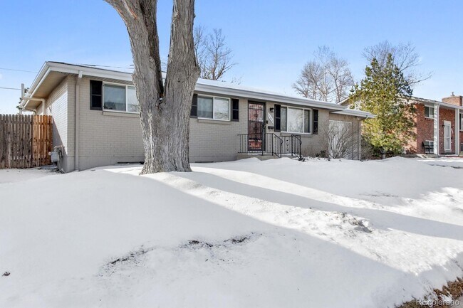 Building Photo - 3850 W Radcliff Ave