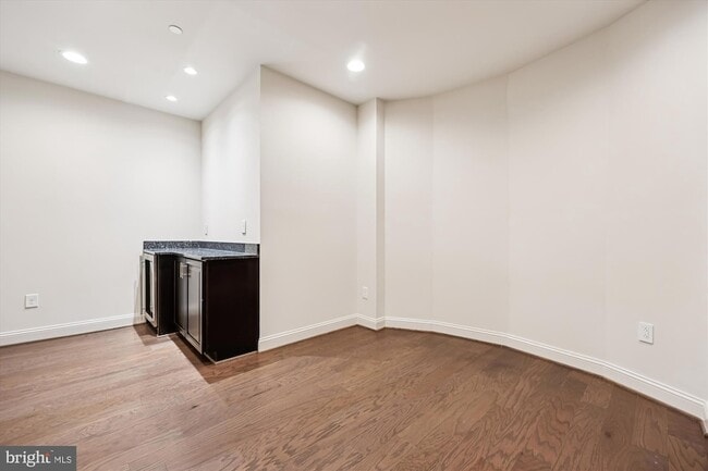 Building Photo - 448 Salk Cir