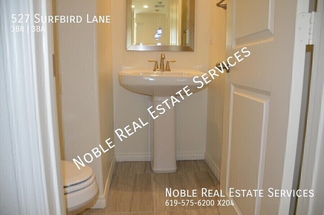 Building Photo - 527 Surfbird Ln