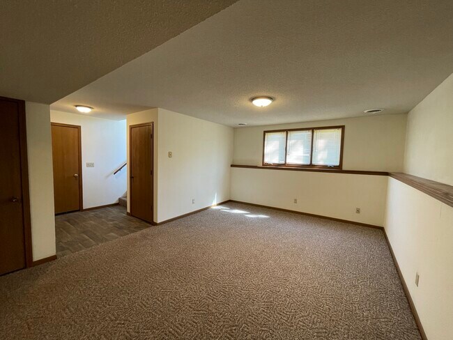 Building Photo - 1013 Kings Rd