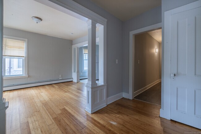 Primary Photo - 391 Myrtle Ave