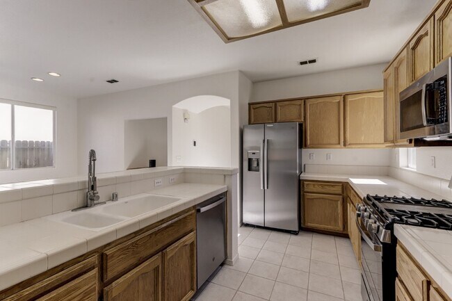 Building Photo - 9392 Lakepoint Dr