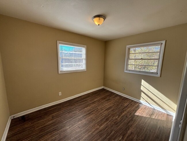 Building Photo - Turn the Key to Comfort & Convenience.