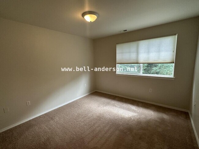 Building Photo - 3 Bedroom Renton Townhome Available NOW!