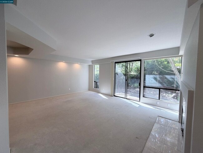 Building Photo - 801 Lakemont Pl