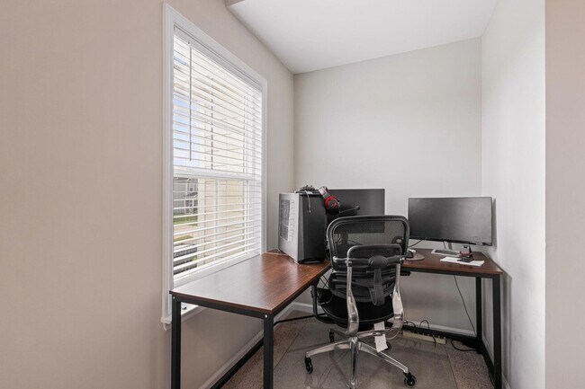 Building Photo - 3580 Hilltop Trl