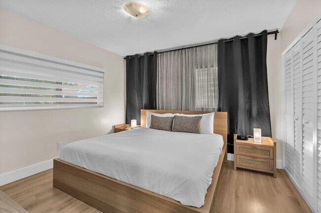 Building Photo - 8225 SW 39th St