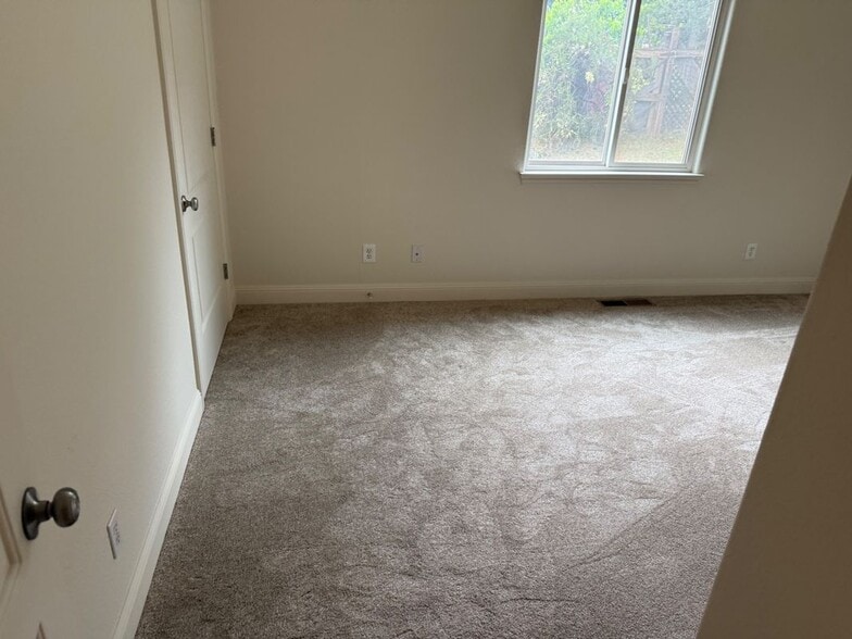 Building Photo - 16656 Pinecrest Ct