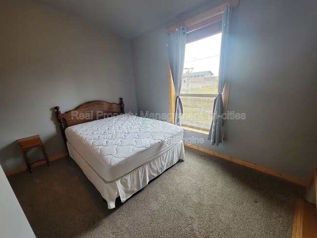 Building Photo - 52203 WA-225