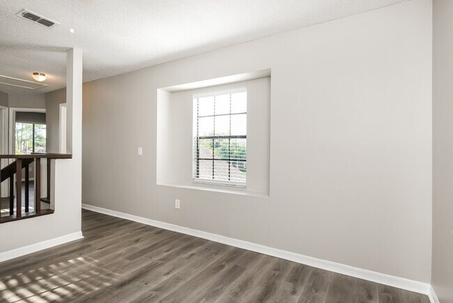 Building Photo - 2258 Baker Ave