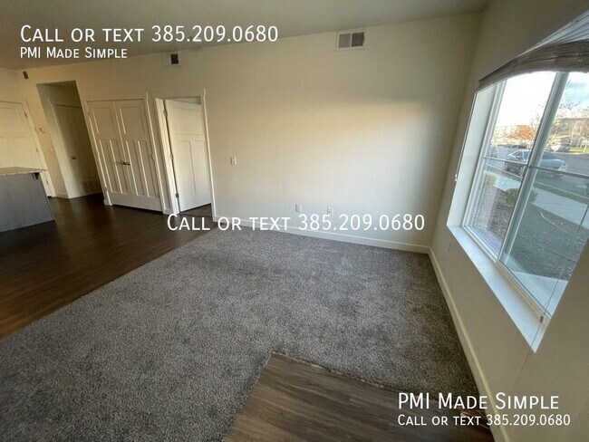 Building Photo - Move In Special! $300 First Months Rent!