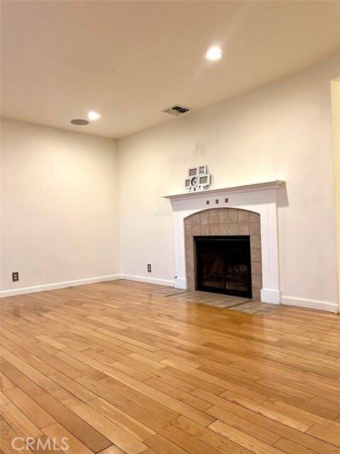 Building Photo - 206 W Cypress Ave