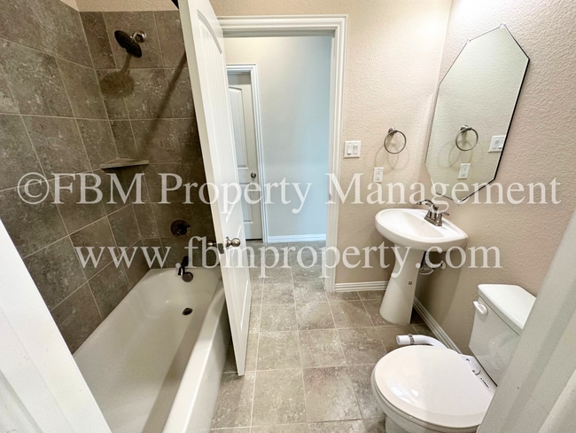 Building Photo - 2809 Belmont Dr