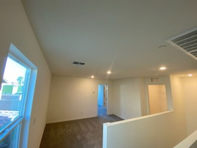 Building Photo - Gorgeous 4 bedroom ENERGY STAR certified 2...