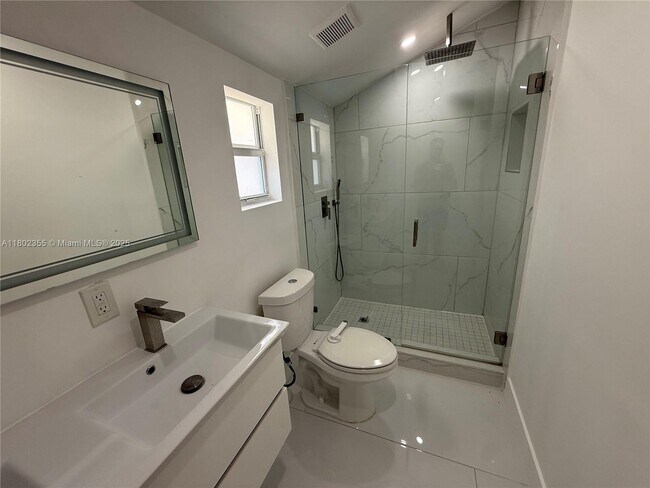 Building Photo - 6391 SW 39th St