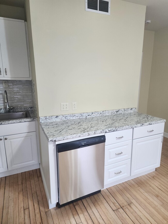 Building Photo - 2122 Rusk St