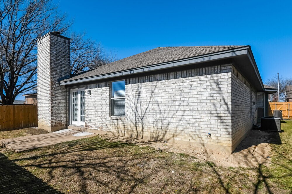 Building Photo - 4648 Feathercrest Dr