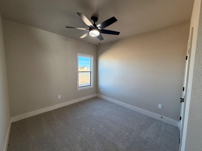 Building Photo - 409 Essex Ln