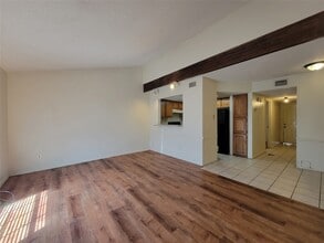 Building Photo - 1324 Bluffview Dr