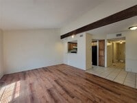 Building Photo - 1324 Bluffview Dr