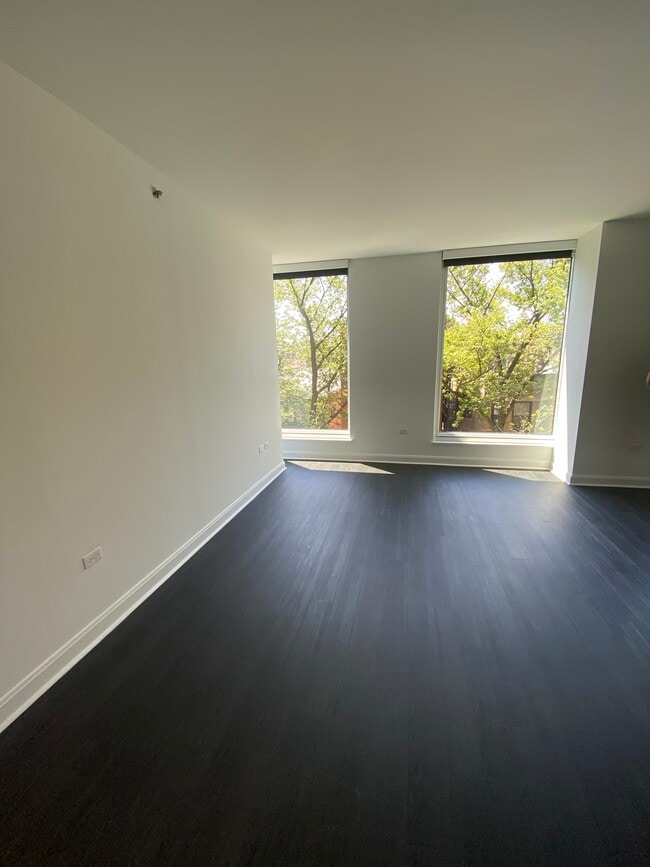 Building Photo - 2470 N Lincoln Ave