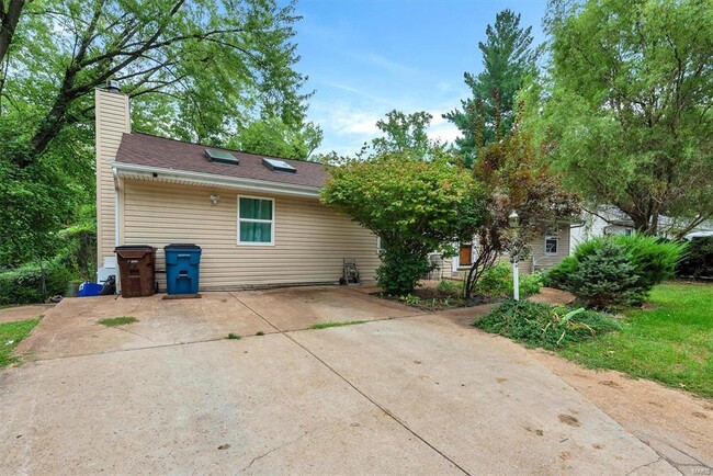 Building Photo - 14 Shireford Ln